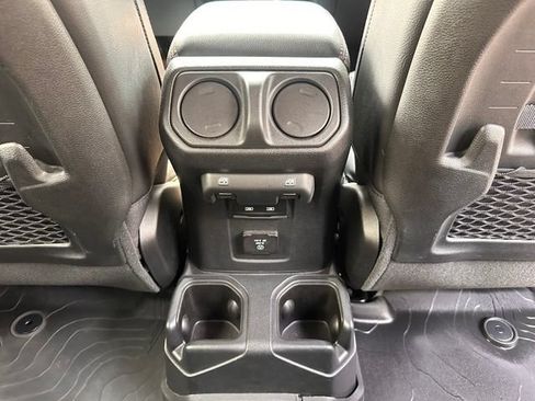 Used 2023 Jeep Gladiator Rubicon w/ Cold Weather Group AWD/4WD image 32