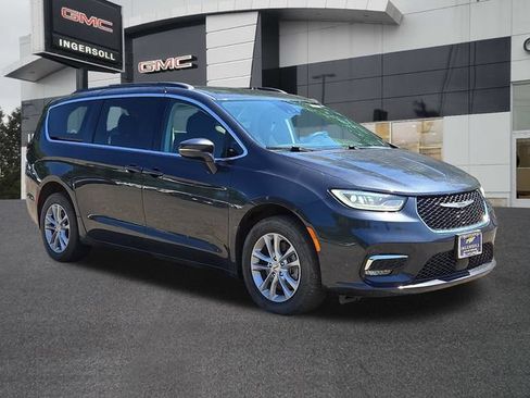 Used 2021 Chrysler Pacifica Touring AWD/4WD image 33