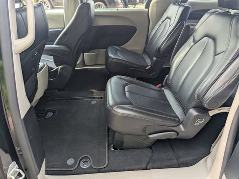 Used 2023 Chrysler Pacifica Touring-L FWD image 35