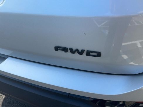 Used 2022 GMC Terrain SLE w/ Driver Convenience Package AWD/4WD image 12
