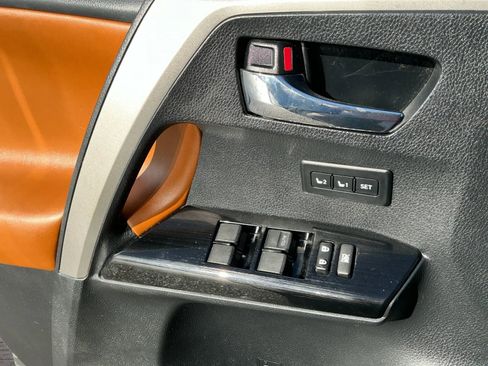 Used 2018 Toyota RAV4 Limited w/ Advanced Technology Package image 11