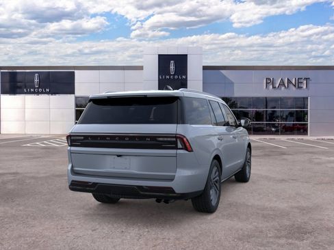 New 2026 Lincoln Navigator Reserve AWD/4WD image 8