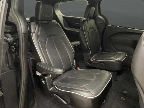 Used 2024 Chrysler Pacifica Limited w/ S Appearance Package image 33