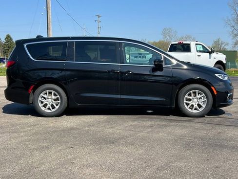 New 2026 Chrysler Pacifica Select FWD image 47