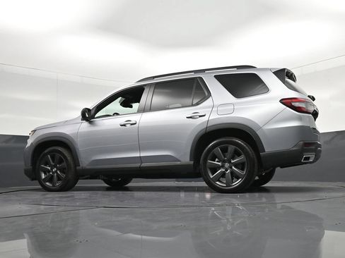 Used 2025 Honda Pilot Sport image 32
