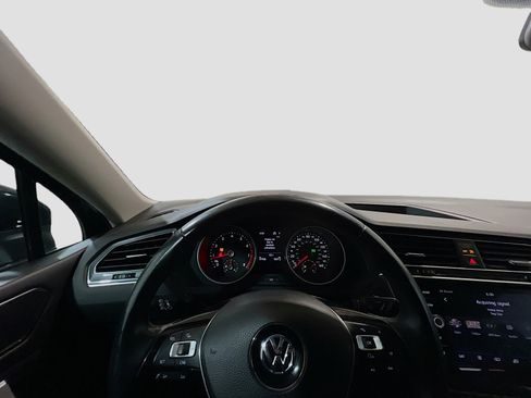Used 2018 Volkswagen Tiguan SE w/ Panoramic Sunroof Package image 7