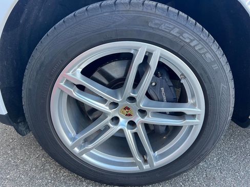 Used 2021 Porsche Macan image 19