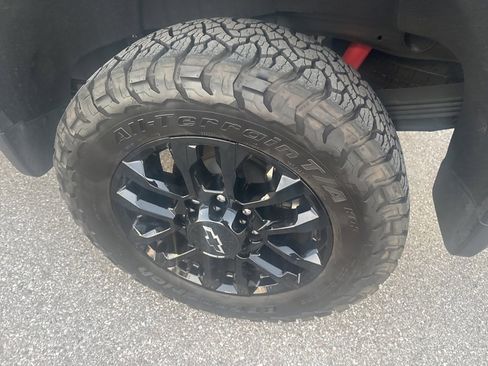 Used 2025 Chevrolet Silverado 2500 LTZ w/ LTZ Plus Package image 16