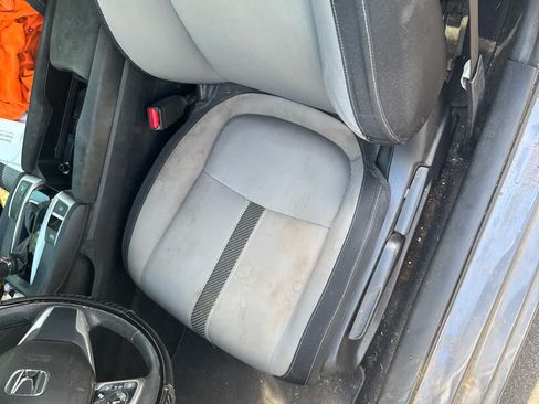 Used 2017 Honda Civic EX-T image 2