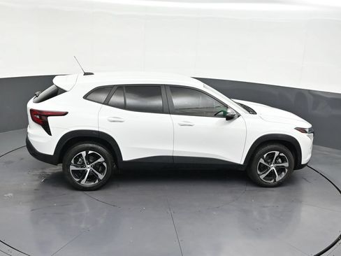 Used 2024 Chevrolet Trax RS w/ Driver Confidence Package FWD image 20