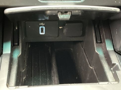 Used 2018 Ford Explorer XLT w/ Equipment Group 202A AWD/4WD image 25