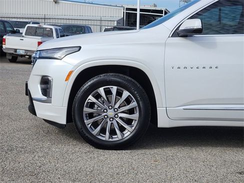 Used 2023 Chevrolet Traverse Premier image 9