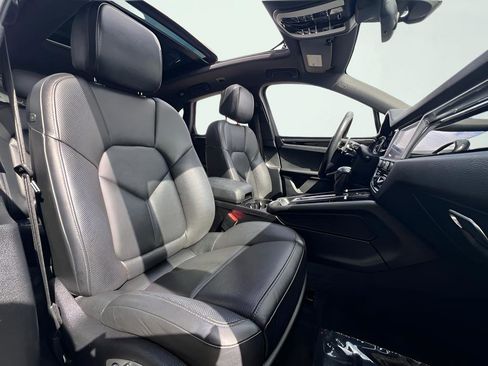 Used 2022 Porsche Macan AWD/4WD image 31