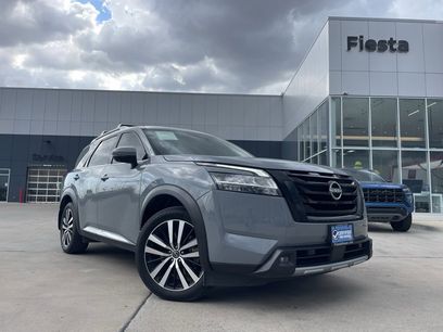 Certified 2024 Nissan Pathfinder Platinum w/ Lighting Package (N92)