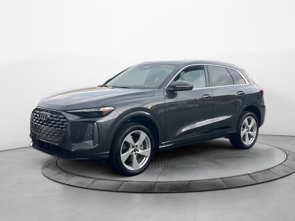 Certified 2025 Audi Q5 Premium w/ Premium Plus AWD/4WD image 3