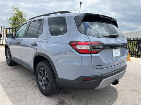 Used 2025 Honda Pilot TrailSport image 6