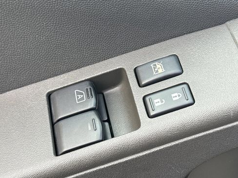 Used 2017 Nissan Frontier SV w/ SV Value Truck Package image 13