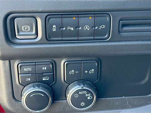 Used 2021 Chevrolet Suburban LT image 11