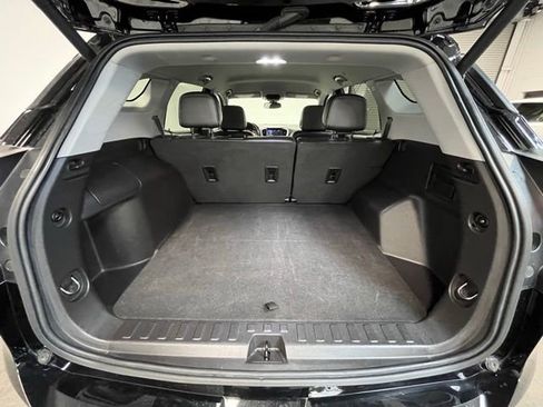 Used 2024 GMC Terrain SLT image 14