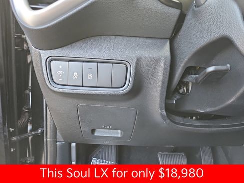 Used 2025 Kia Soul LX FWD image 25