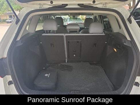 Used 2023 Volkswagen Taos SE w/ Panoramic Sunroof Package FWD image 8