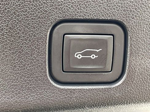 Used 2024 Chevrolet Traverse LT image 29