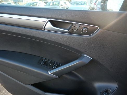 Used 2017 Volkswagen Passat 1.8T R-Line image 14