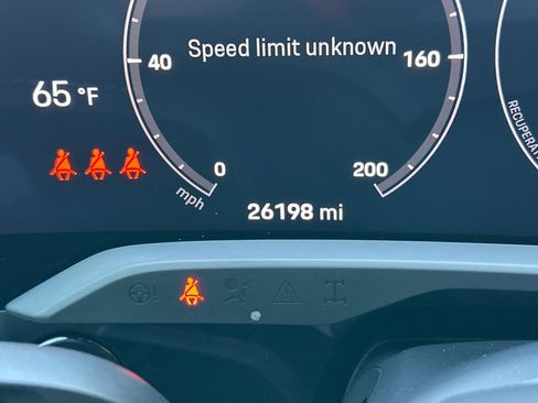 Used 2022 Porsche Taycan image 25