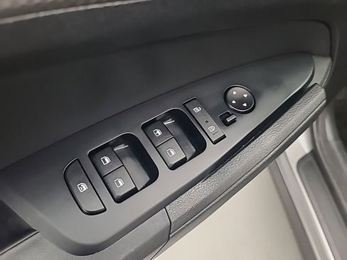 Used 2025 Kia Sportage LX image 23