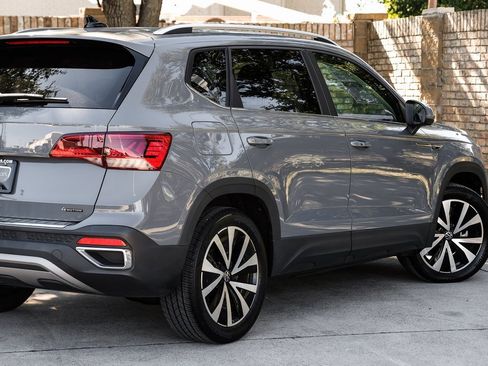 Used 2023 Volkswagen Taos SE image 18