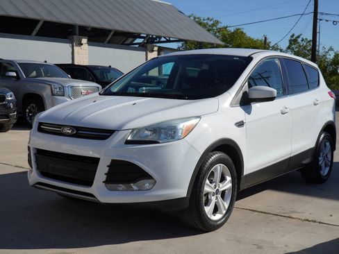 Used 2016 Ford Escape SE image 3