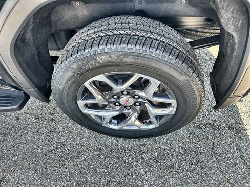 New 2026 GMC Sierra 1500 SLT image 12