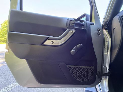 Used 2015 Jeep Wrangler Sport AWD/4WD image 13