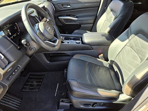 Certified 2024 Nissan Pathfinder Platinum w/ Cargo Package image 9