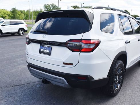 Used 2025 Honda Pilot TrailSport image 33