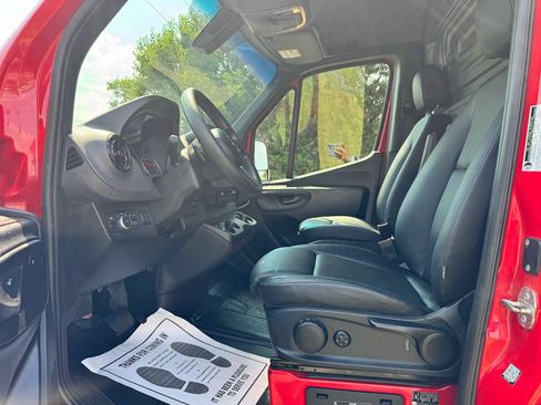 Used 2024 Mercedes-Benz Sprinter 2500 image 10