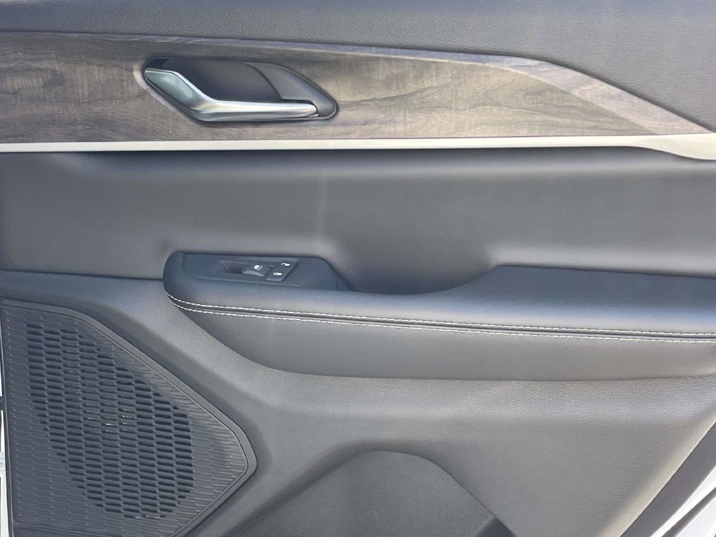 New 2027 Jeep Grand Cherokee Altitude RWD image 18