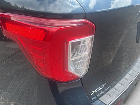 Used 2023 Ford Explorer XLT w/ Equipment Group 202A RWD image 28