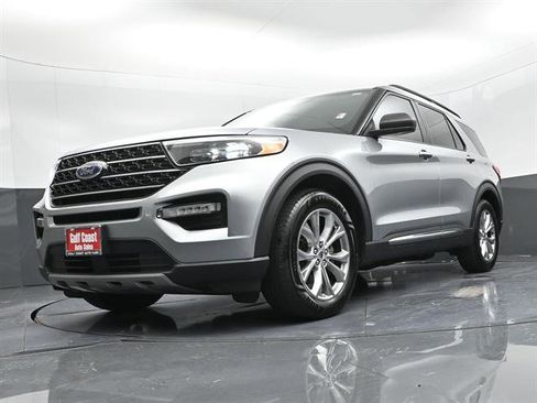Used 2023 Ford Explorer XLT w/ Equipment Group 202A RWD image 34