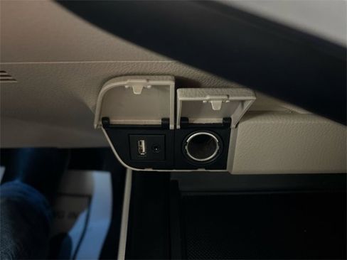 Used 2018 Toyota Camry XLE image 29