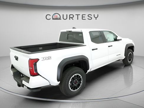 Used 2025 Toyota Tacoma TRD Off-Road w/ TRD Off Road Upgrade Package AWD/4WD image 18