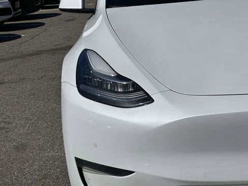 Used 2022 Tesla Model Y Long Range image 9