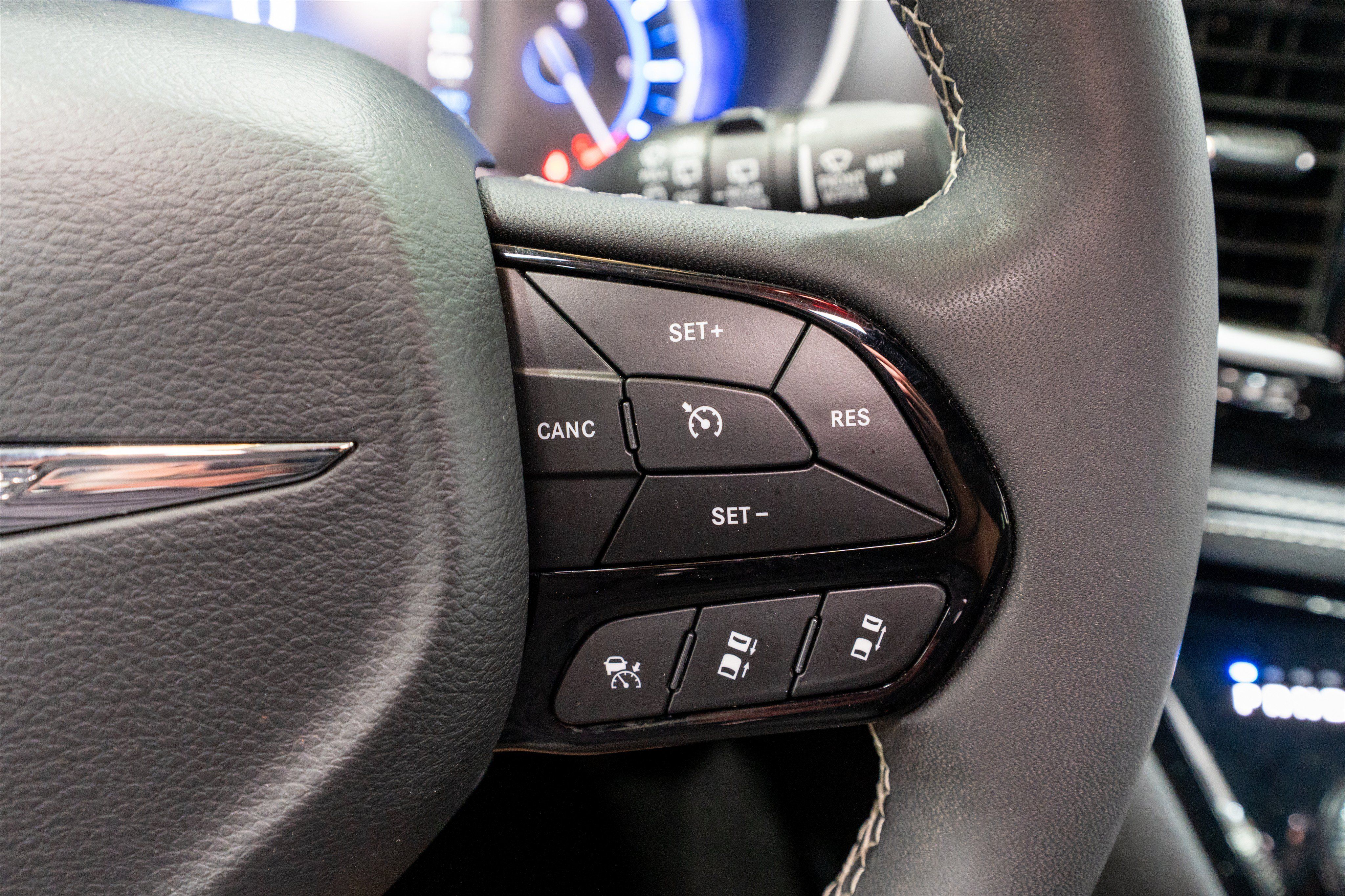 Used 2024 Chrysler Pacifica Limited FWD image 26