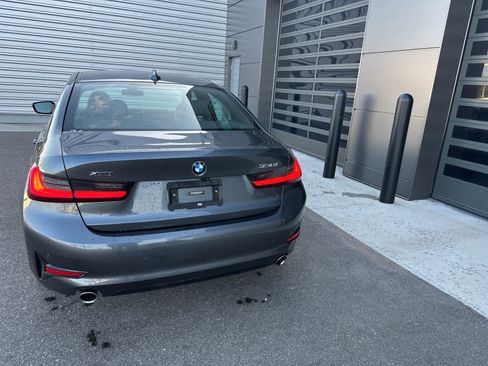 Used 2019 BMW 330i xDrive Sedan w/ Convenience Package image 4