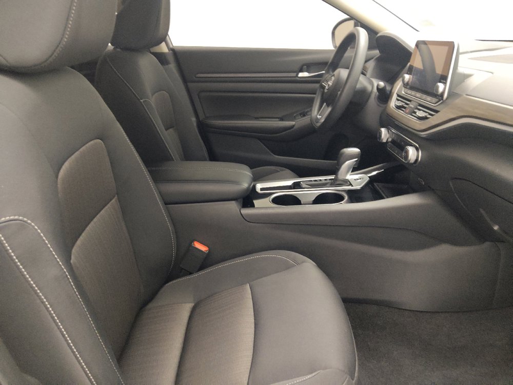 Used 2024 Nissan Altima 2.5 SV FWD image 21
