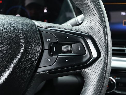 Used 2025 Chevrolet Trax LT FWD image 14