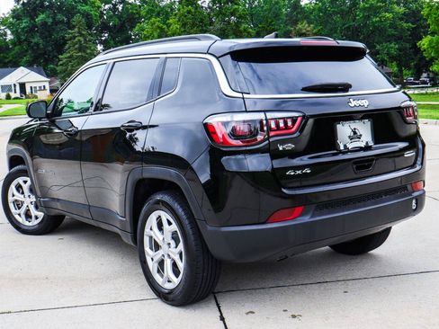 Used 2024 Jeep Compass Latitude AWD/4WD image 16