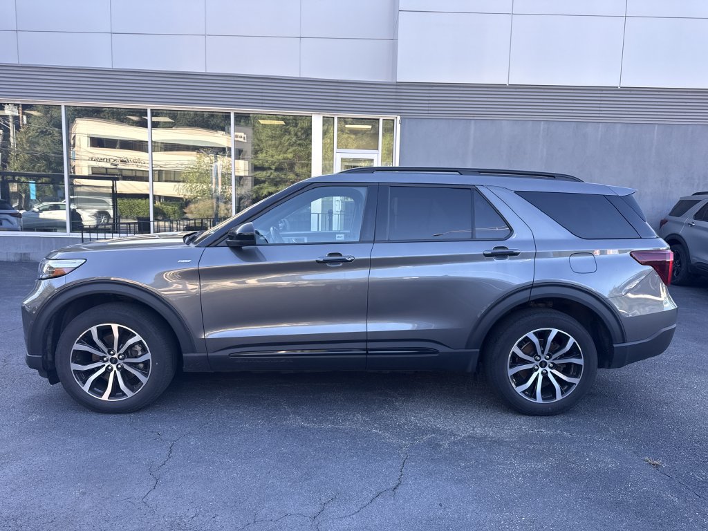 Used 2023 Ford Explorer ST-Line w/ Class IV Trailer Tow Package AWD/4WD image 7