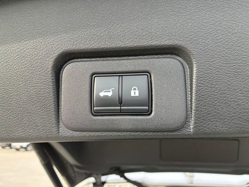 Used 2023 Nissan Rogue SL image 14