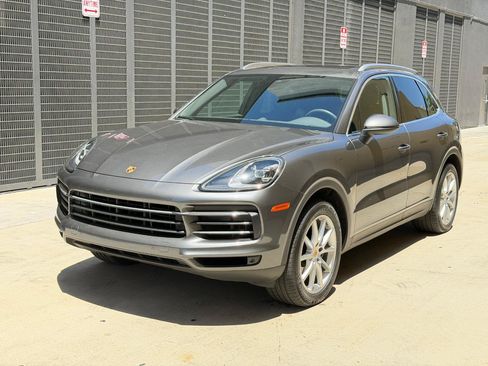Used 2019 Porsche Cayenne AWD/4WD image 2